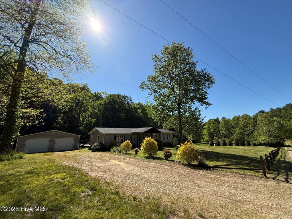 1038 Blackburn Hollow Road, Purlear, NC 28665