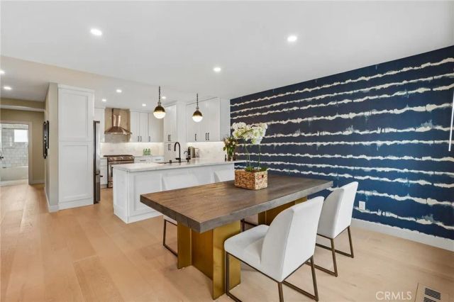677 5th Street, Hermosa Beach, CA 90254