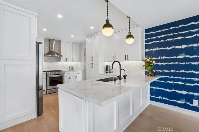 677 5th Street, Hermosa Beach, CA 90254
