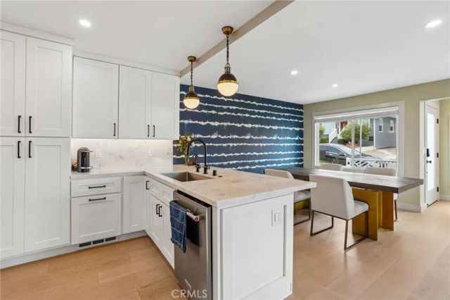 677 5th Street, Hermosa Beach, CA 90254