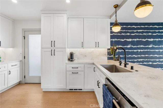 677 5th Street, Hermosa Beach, CA 90254