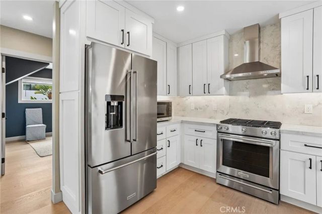 677 5th Street, Hermosa Beach, CA 90254