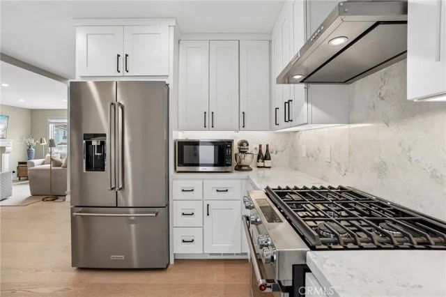 677 5th Street, Hermosa Beach, CA 90254