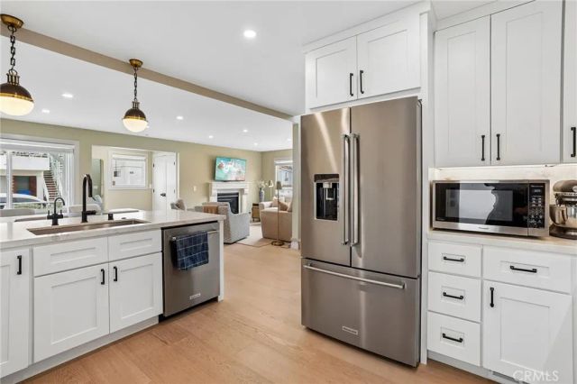 677 5th Street, Hermosa Beach, CA 90254
