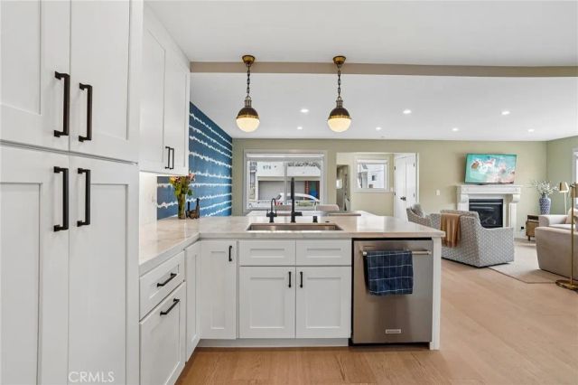 677 5th Street, Hermosa Beach, CA 90254