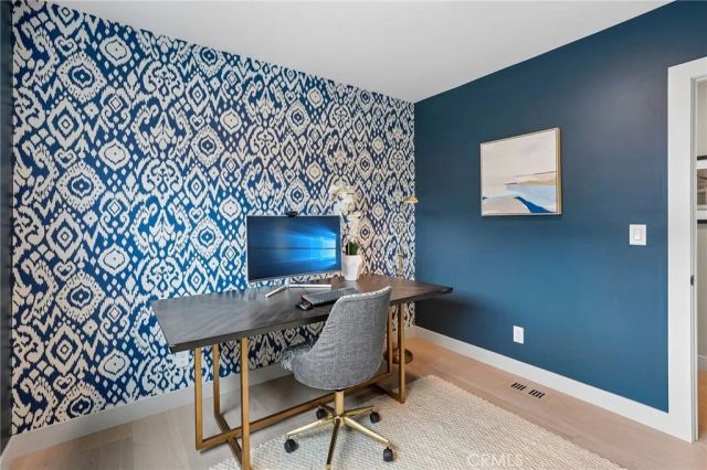 677 5th Street, Hermosa Beach, CA 90254