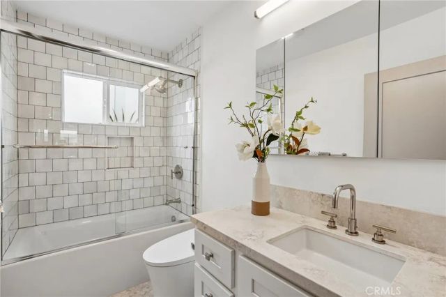 677 5th Street, Hermosa Beach, CA 90254