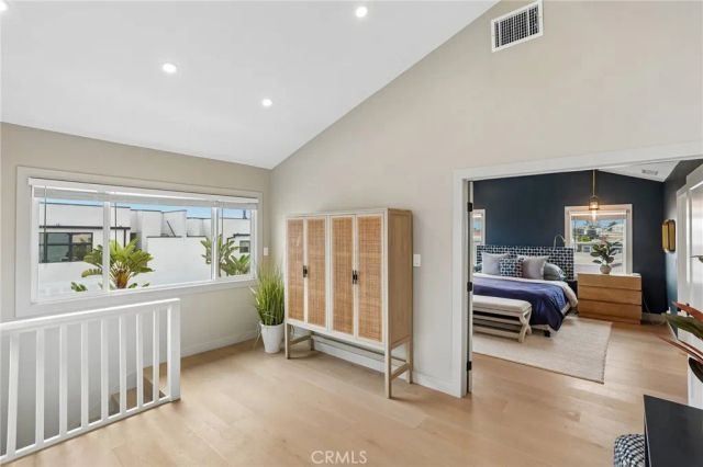 677 5th Street, Hermosa Beach, CA 90254