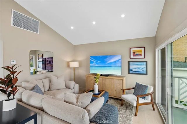 677 5th Street, Hermosa Beach, CA 90254