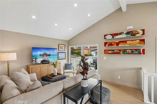 677 5th Street, Hermosa Beach, CA 90254