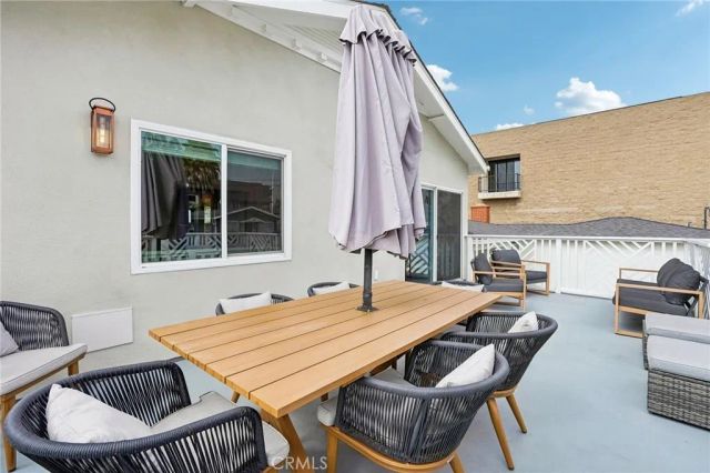 677 5th Street, Hermosa Beach, CA 90254