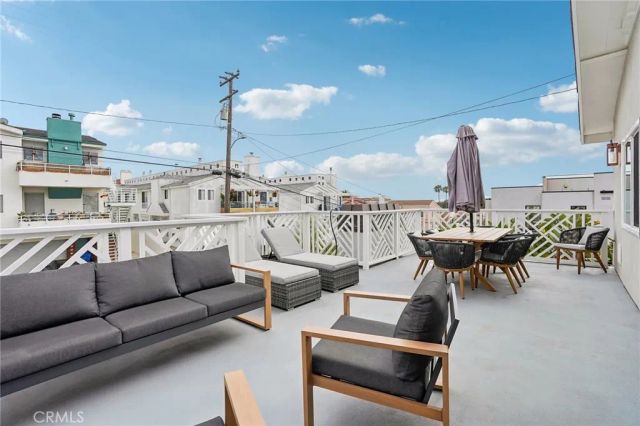 677 5th Street, Hermosa Beach, CA 90254