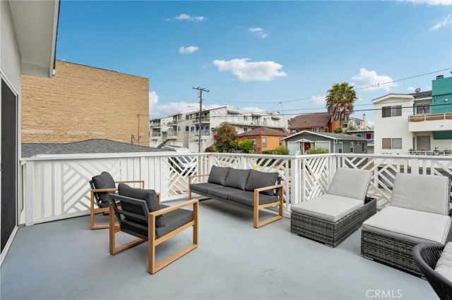 677 5th Street, Hermosa Beach, CA 90254