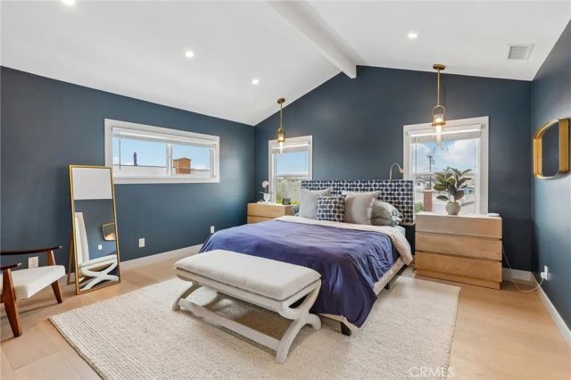 677 5th Street, Hermosa Beach, CA 90254