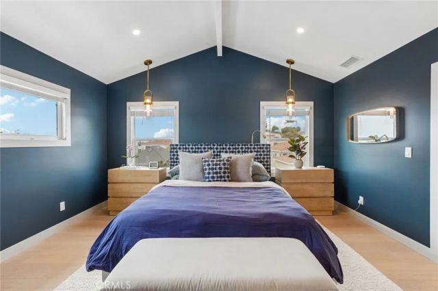 677 5th Street, Hermosa Beach, CA 90254