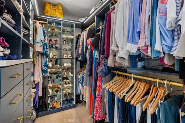 677 5th Street, Hermosa Beach, CA 90254