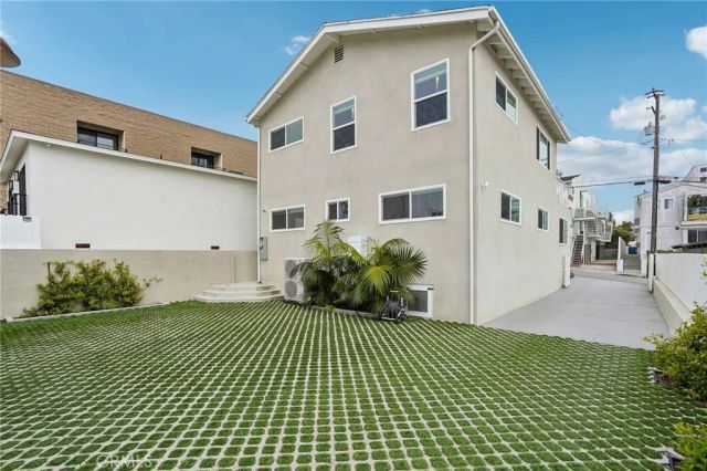 677 5th Street, Hermosa Beach, CA 90254