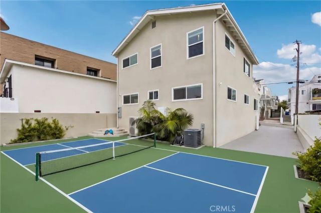 677 5th Street, Hermosa Beach, CA 90254