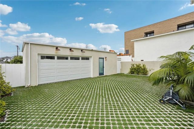 677 5th Street, Hermosa Beach, CA 90254