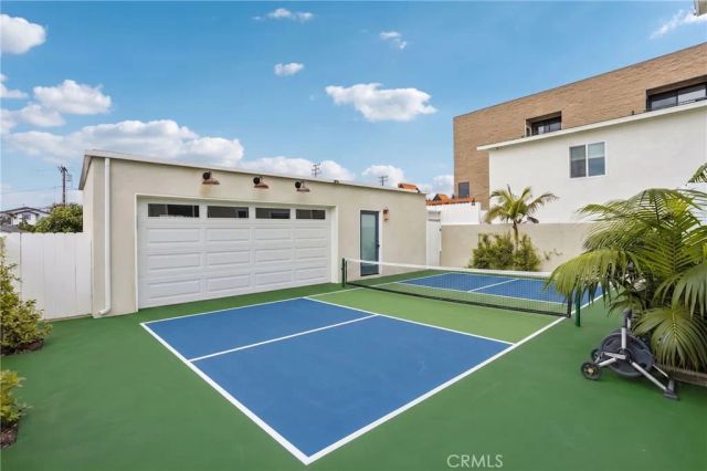 677 5th Street, Hermosa Beach, CA 90254