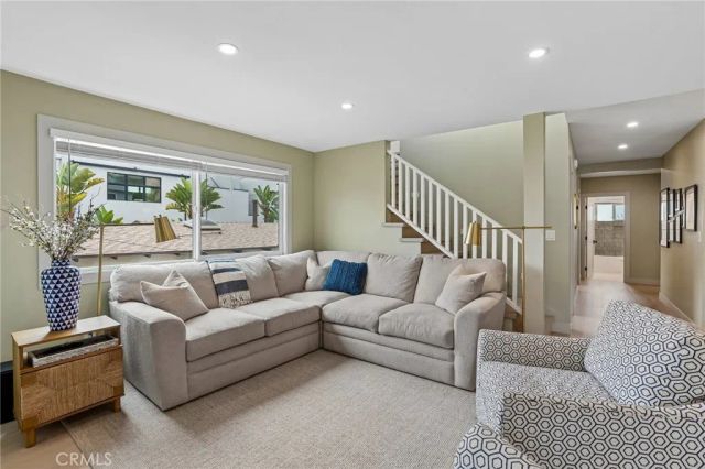 677 5th Street, Hermosa Beach, CA 90254