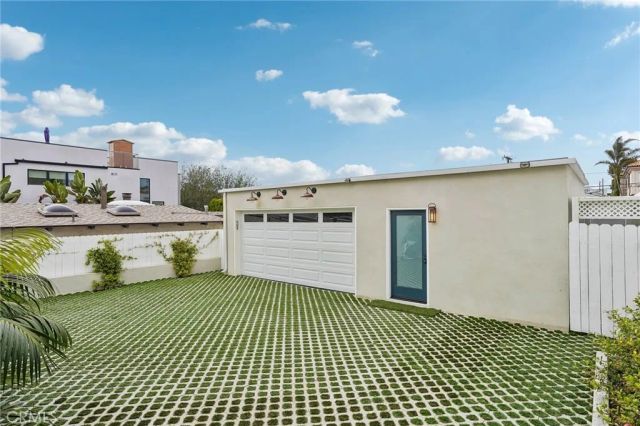677 5th Street, Hermosa Beach, CA 90254