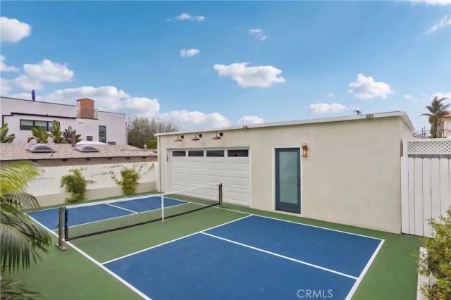 677 5th Street, Hermosa Beach, CA 90254