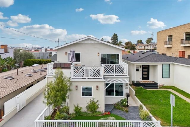 677 5th Street, Hermosa Beach, CA 90254