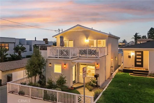677 5th Street, Hermosa Beach, CA 90254