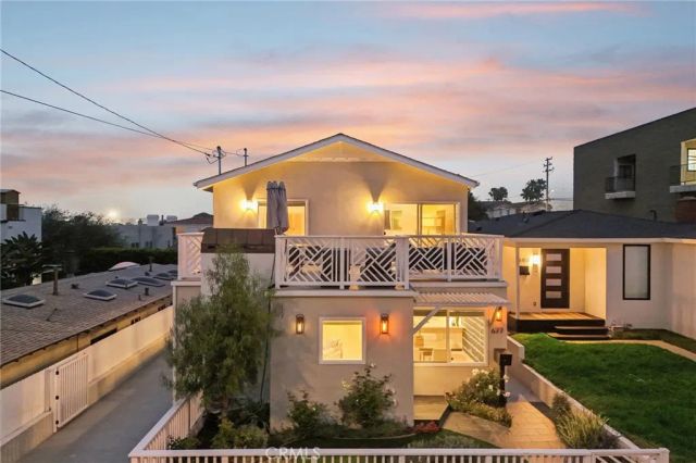 677 5th Street, Hermosa Beach, CA 90254