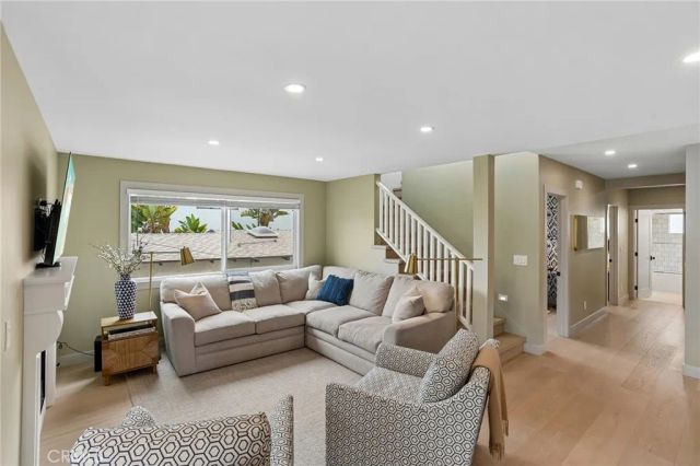 677 5th Street, Hermosa Beach, CA 90254