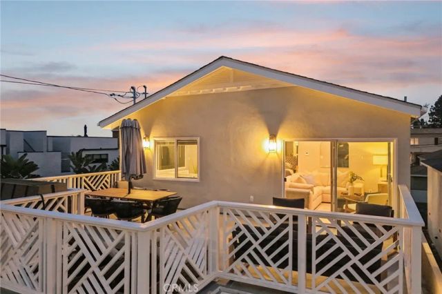 677 5th Street, Hermosa Beach, CA 90254