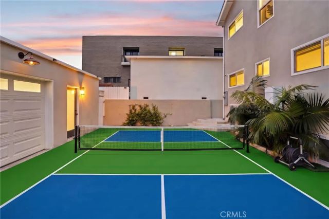 677 5th Street, Hermosa Beach, CA 90254