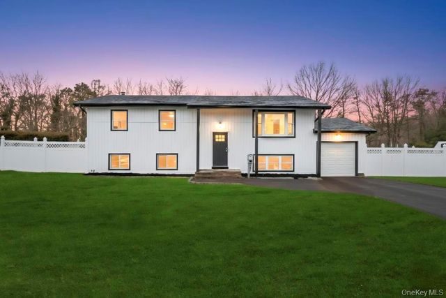 191 Ridge Road, Wheatley Heights, NY 11798