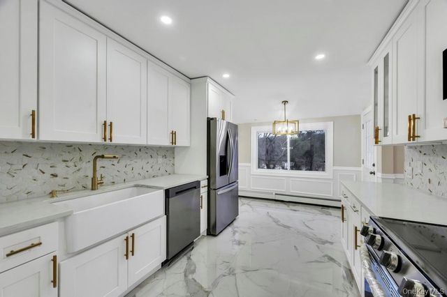 191 Ridge Road, Wheatley Heights, NY 11798