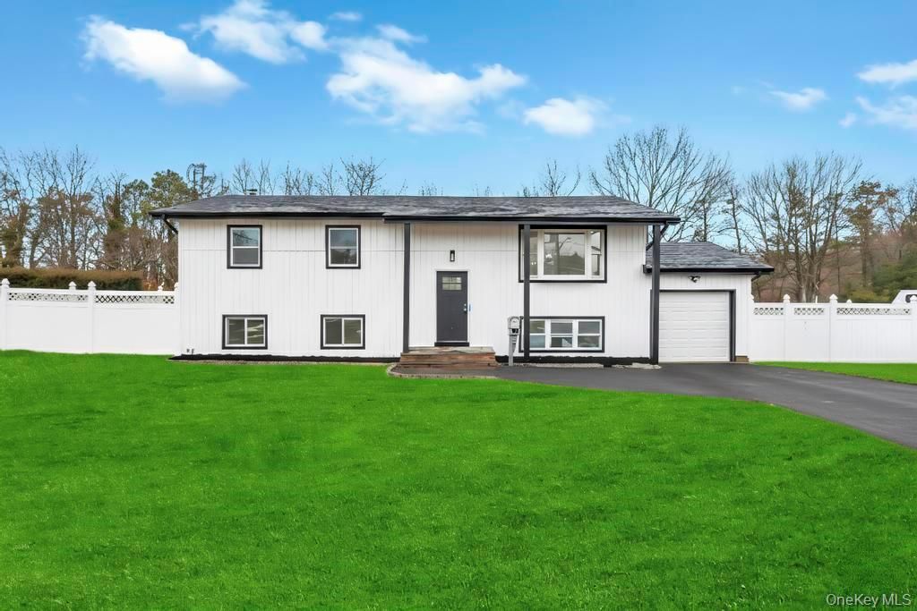 191 Ridge Road, Wheatley Heights, NY 11798