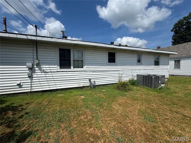 22 N New Madrid, Benton, MO 63736