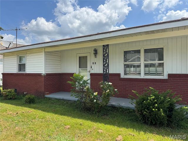 22 N New Madrid, Benton, MO 63736