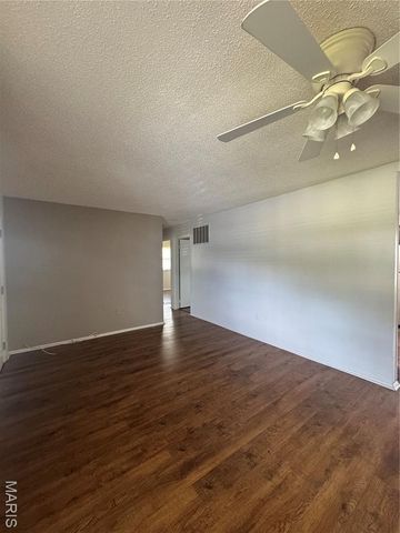 22 N New Madrid, Benton, MO 63736