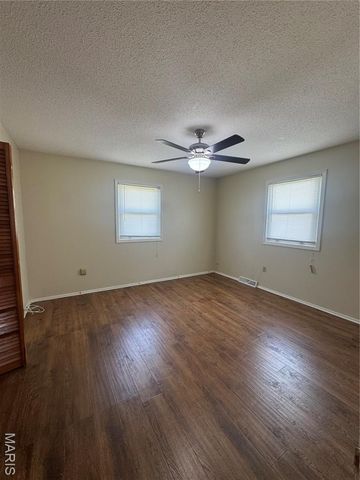 22 N New Madrid, Benton, MO 63736