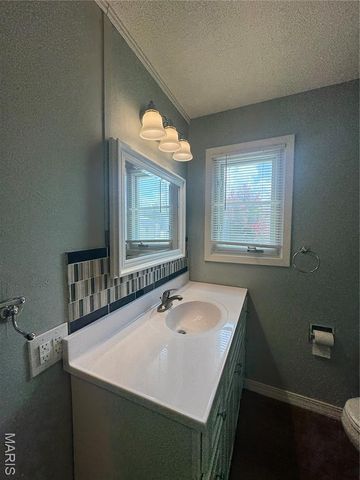 22 N New Madrid, Benton, MO 63736