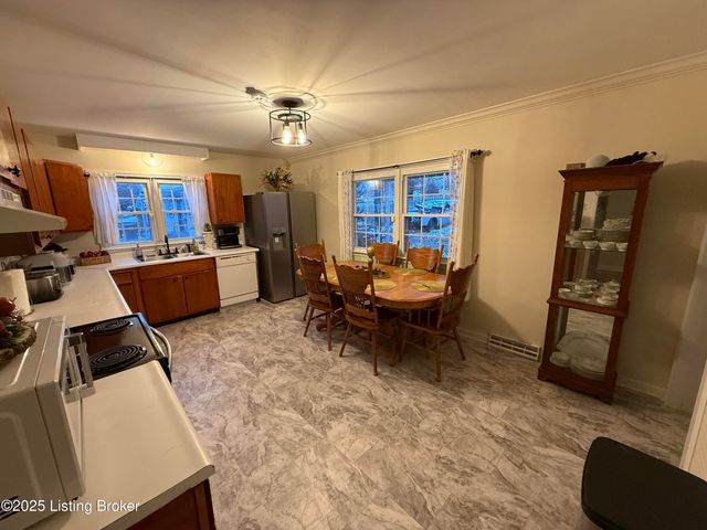 28 Dobner Way, Eminence, KY 40019