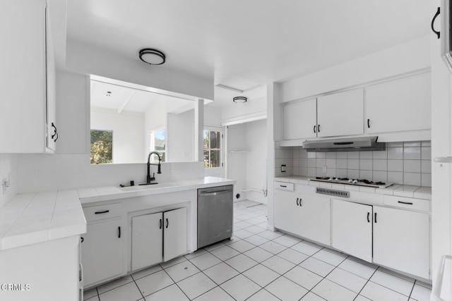 1716 N Roosevelt Avenue, Altadena, CA 91001