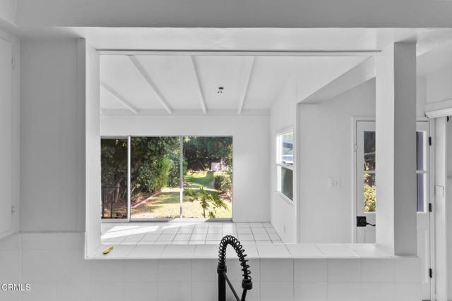 1716 N Roosevelt Avenue, Altadena, CA 91001