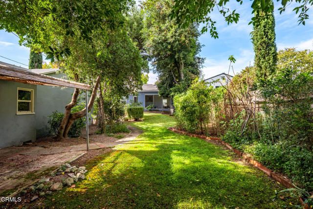 1716 N Roosevelt Avenue, Altadena, CA 91001