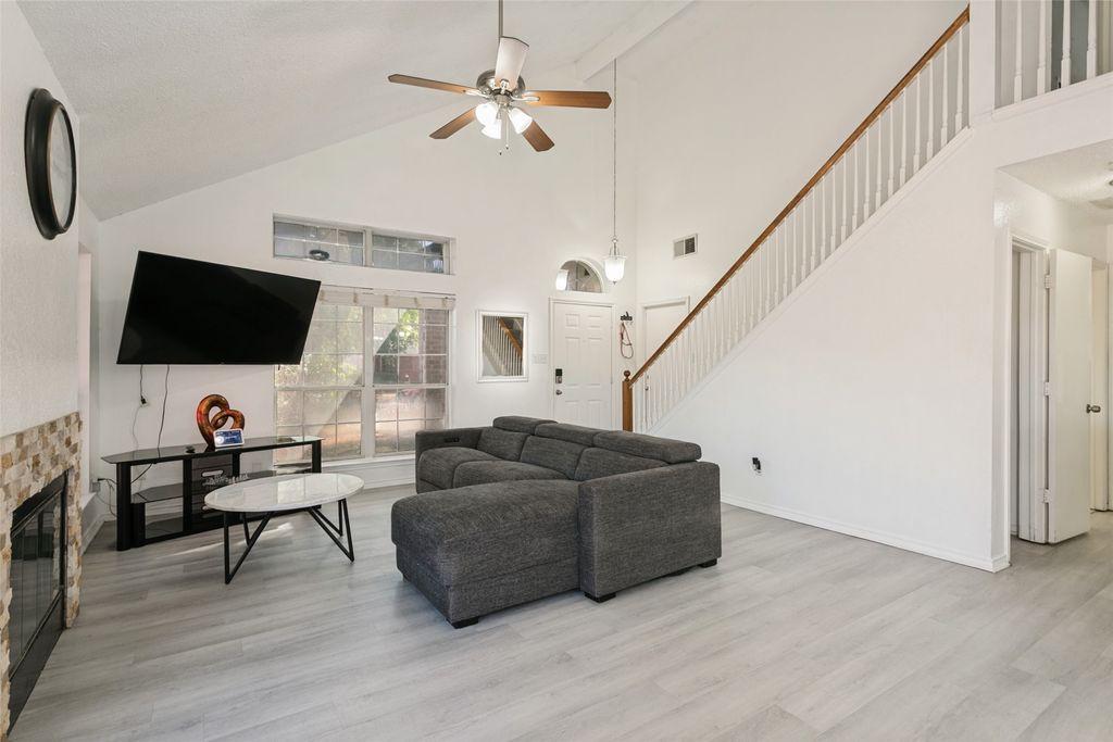 1411 Chinaberry Drive, Lewisville, TX 75077 — photo 2