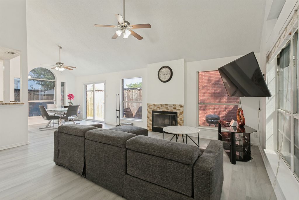 1411 Chinaberry Drive, Lewisville, TX 75077 — photo 4