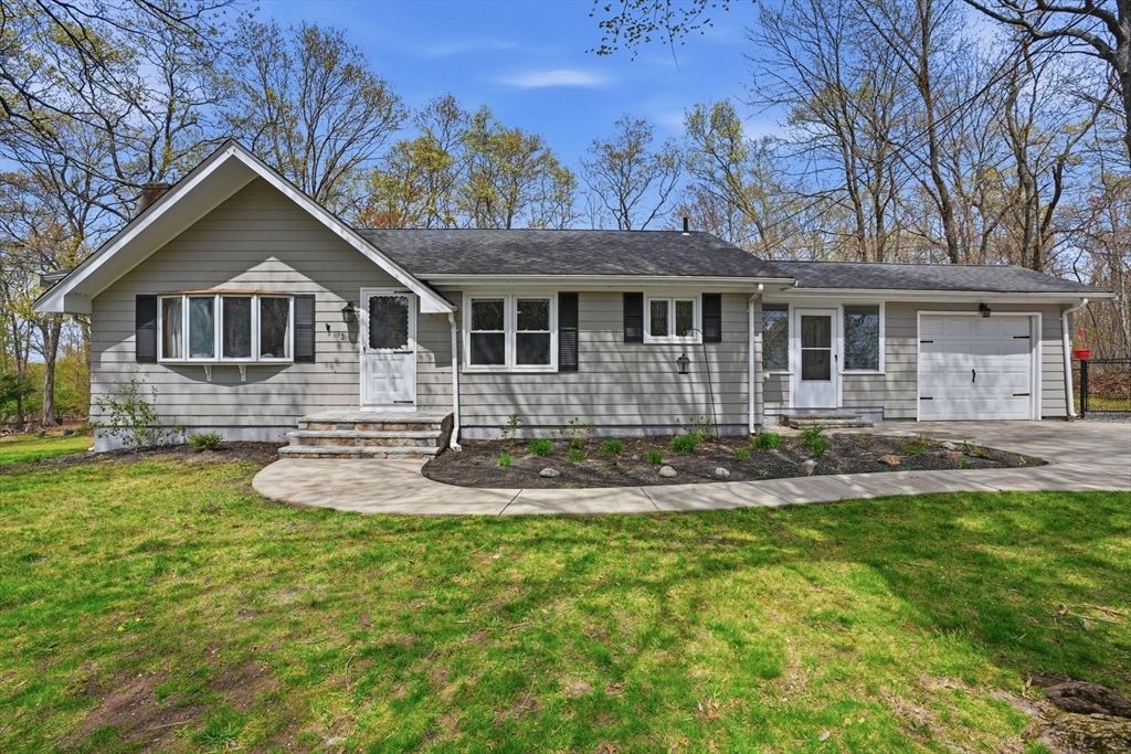 1 Odonnell Dr, Attleboro, MA 02703