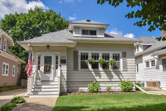 2207 N 66th STREET, Wauwatosa, WI 53213