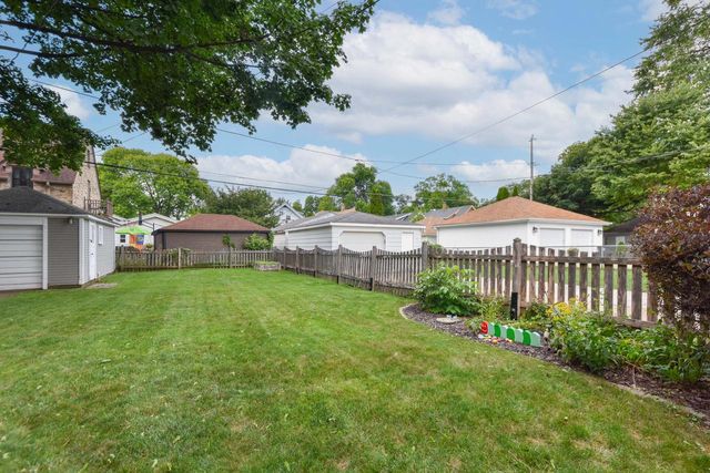 2207 N 66th STREET, Wauwatosa, WI 53213